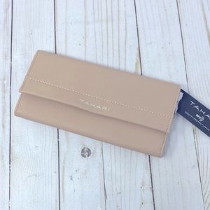 TAHARI Beige Gusset Clutch Women’s Wallet RFID